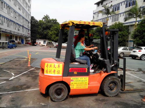 中環(huán)學(xué)校 焊工培訓(xùn)畢業(yè)照